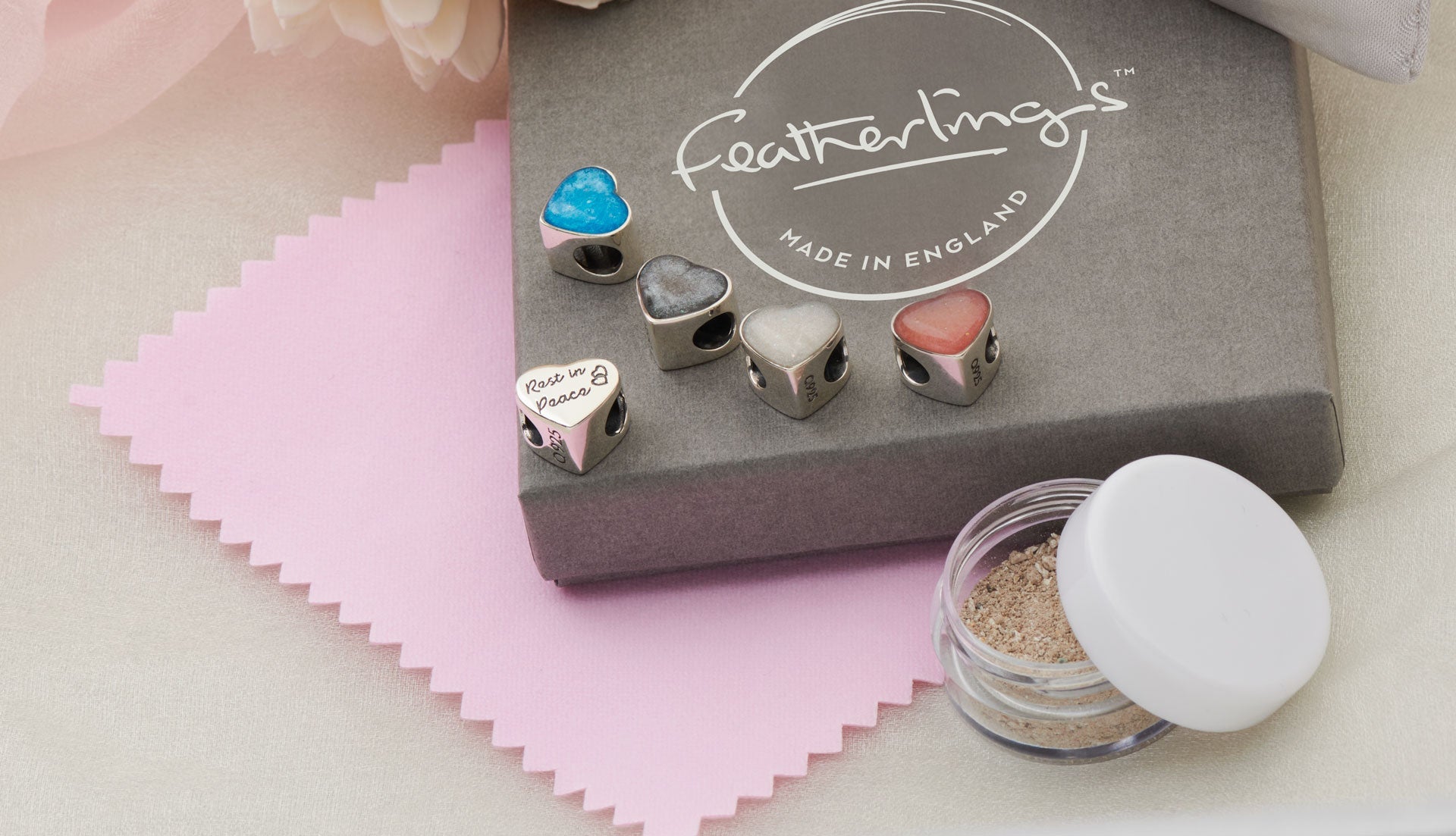 Memorial jewellery by Featherlings