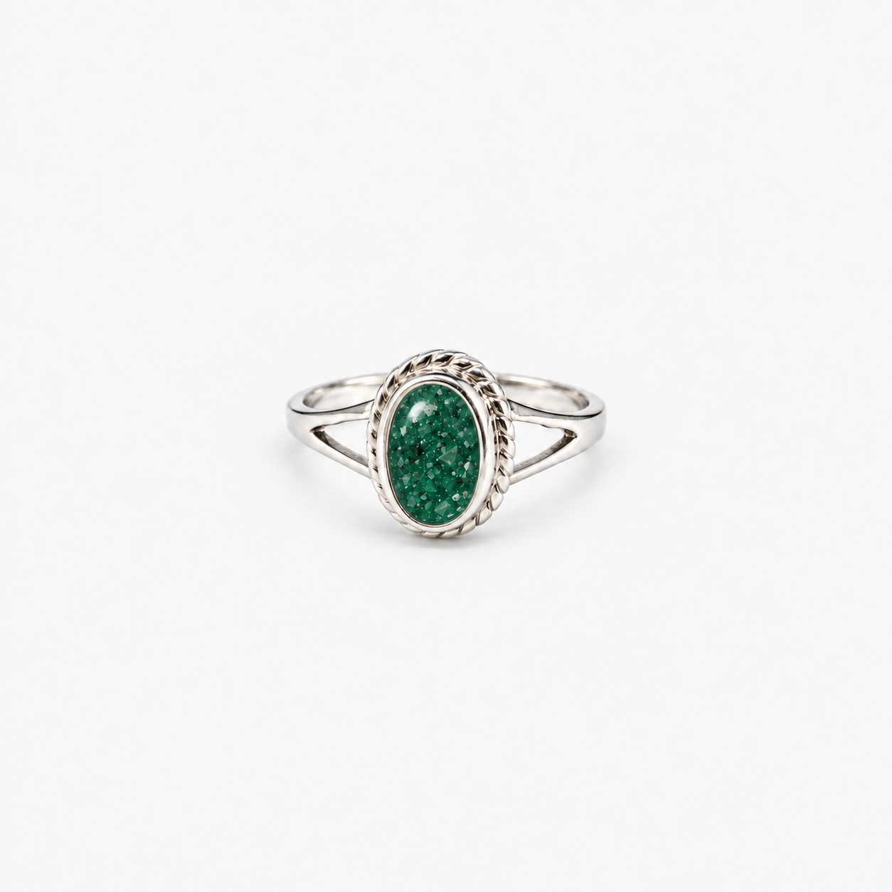 Rope Oval Ashes Ring — Emerald, visible ashes