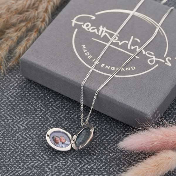 Round Photo Ashes Locket | Ashes Necklace | Featherlings UK