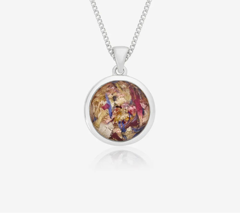 Your dried flowers into a necklace