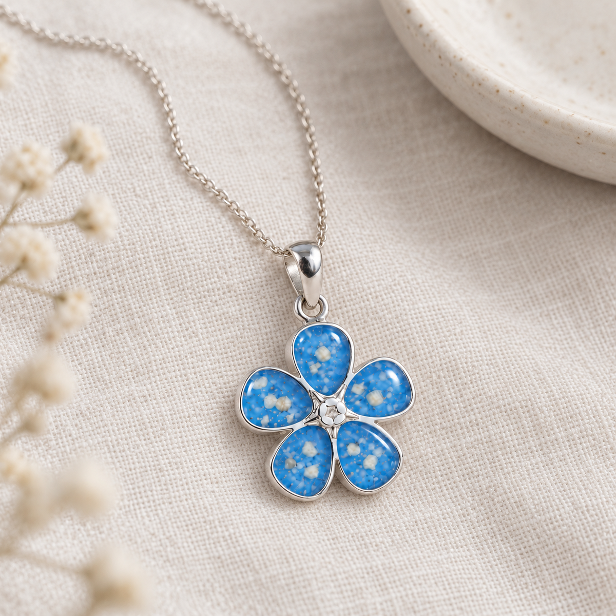 Forget-Me-Not Ashes Necklace – Sky Blue visible ashes – lifestyle