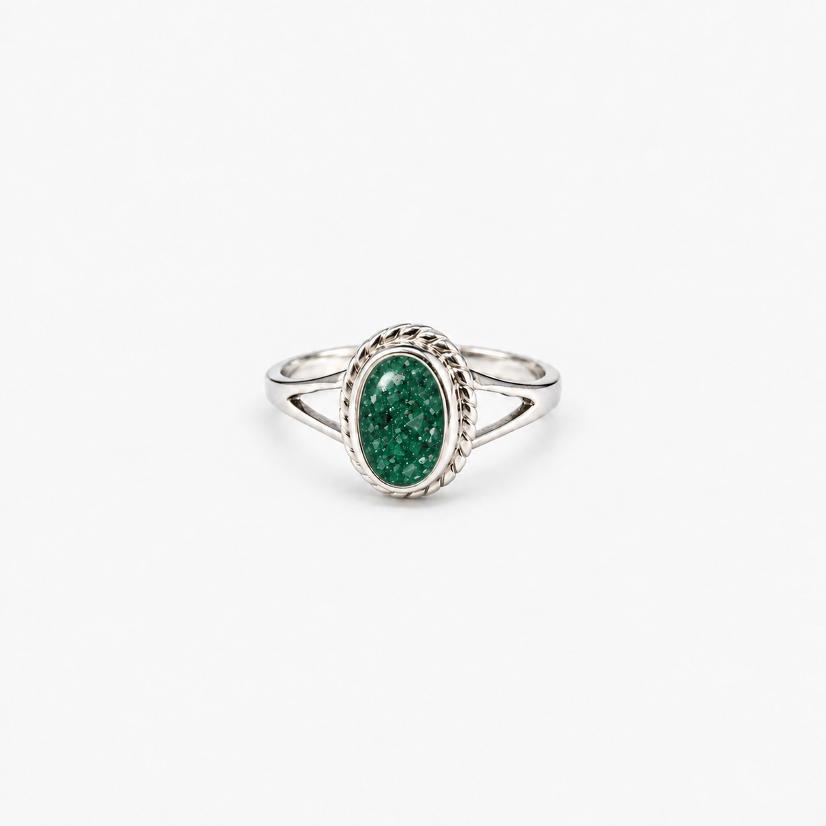 Rope Oval Ashes Ring — Emerald, visible ashes