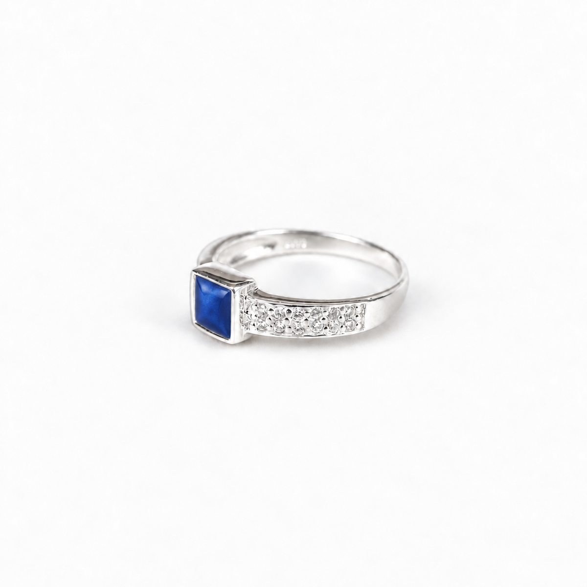square crystal silver ashes ring in Sapphire, hidden inclusions